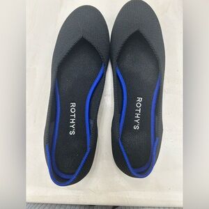 Women’s size 7 black round toe Rothy’s